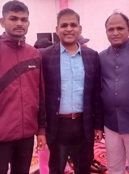 धूमधाम से मनाई गई वरिष्ठ लेखापाल माईकल निनामा की शादी की 50वीं सालगिरह | New India Times