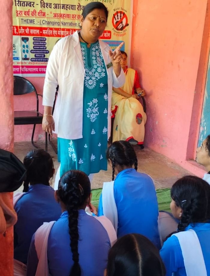 मन कक्ष विभाग ज़िला चिकित्सालय  बुरहानपुर ने शासकीय कन्या हाई स्कूल खकनार में मानसिक स्वास्थ्य कैंप किया आयोजित | New India Times