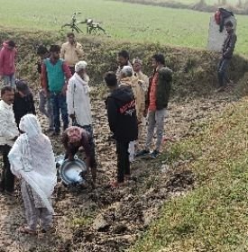 हाजिरी 79 की मौके पर मजदूर कम, एंगल बदल कर चल रहा है काम, इटवा विकास खण्ड के ग्राम पंचायत सुहेलवा का मामला | New India Times