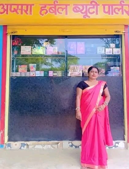 सफलता की कहानी: हर्बल ब्यूटी पार्लर खोलकर 10 हजार रूपये महीना कमा रही है कमला मंडल | New India Times