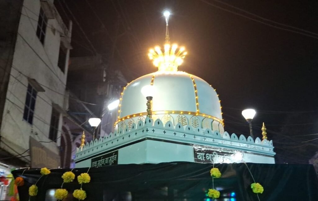 उर्से गरीब नवाज के अवसर पर निकला विशाल चादर जुलूस, प्रसिद्ध मौलाना अमीनुल कादरी ने की शिरकत | New India Times