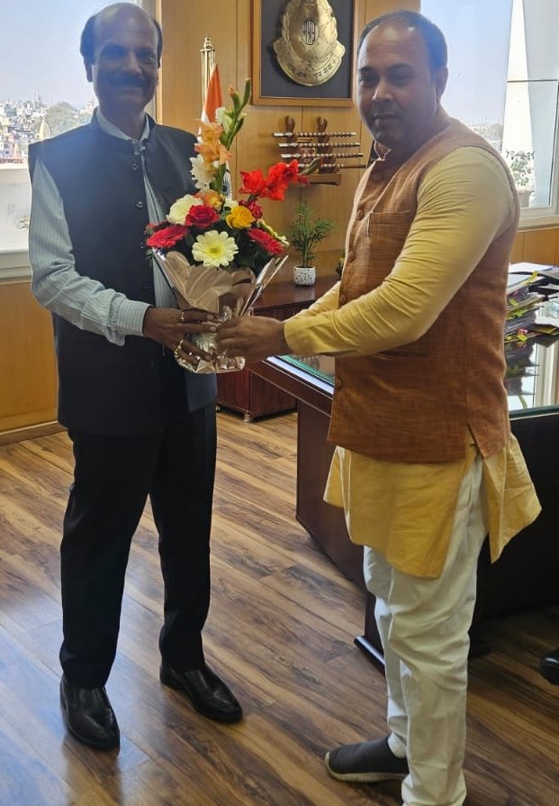 ग्वालियर वार्ड क्रमांक 14 के प्रशंसनीय पार्षद श्री विनोद यादव ने पुलिस मुख्यालय के प्रमुख ADGP से की मुलाक़ात | New India Times