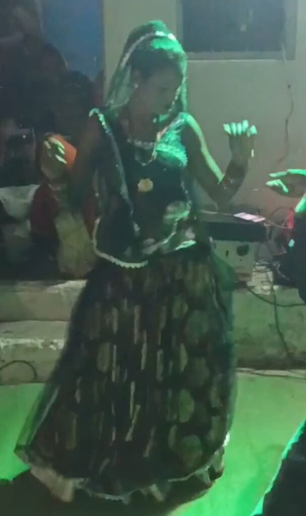 बर्थडे पार्टी में नेता जी के तमंचे से डांसर हुई घायल 3 बर्थडे पार्टी में नेता जी के तमंचे से डांसर हुई घायल | New India Times