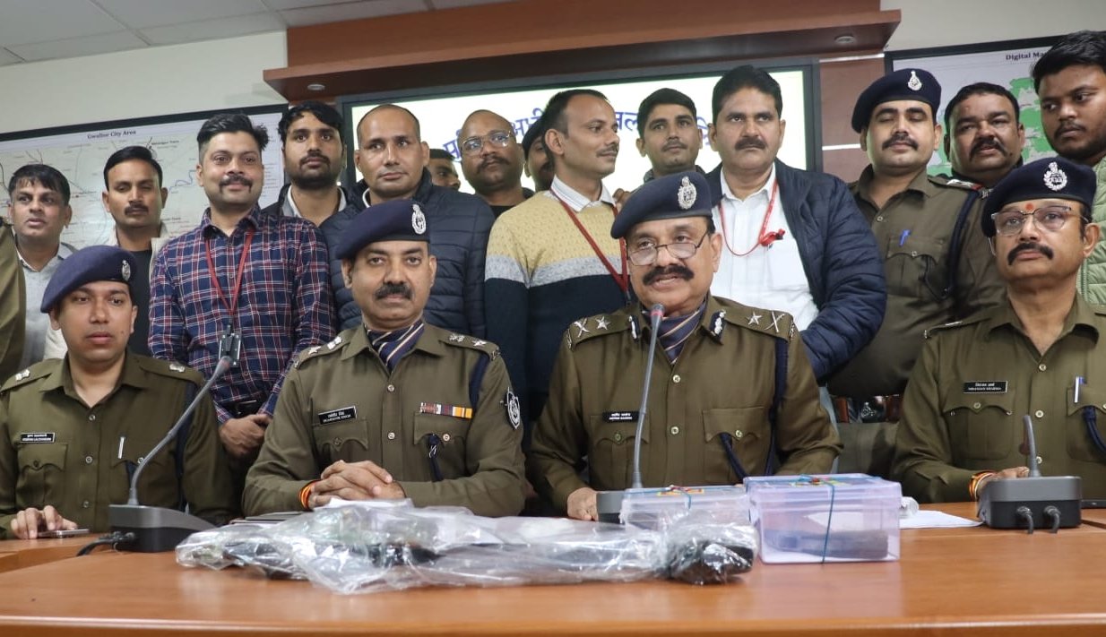 क्राईम ब्रांच व थाना डबरा सिटी पुलिस की संयुक्त टीमों ने लूट की घटना का किया पर्दाफाश | New India Times
