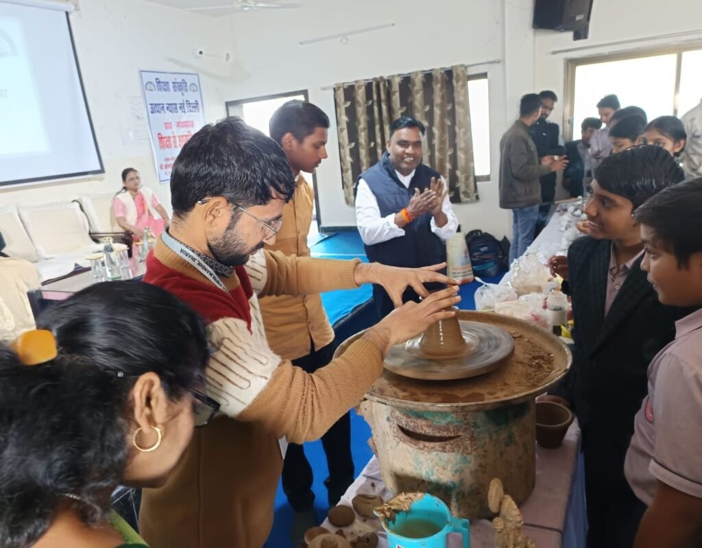 झाबुआ शारदा विद्या मंदिर में आत्मनिर्भर भारत पर 2 दिवसीय प्रशिक्षण कार्यक्रम सम्पन्न | New India Times