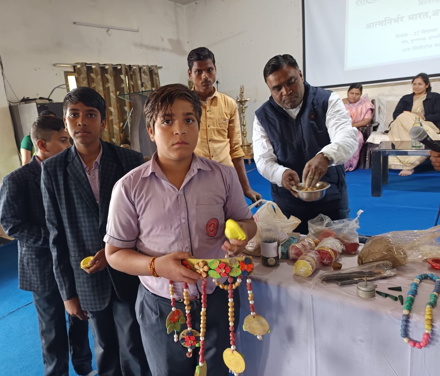 झाबुआ शारदा विद्या मंदिर में आत्मनिर्भर भारत पर 2 दिवसीय प्रशिक्षण कार्यक्रम सम्पन्न | New India Times