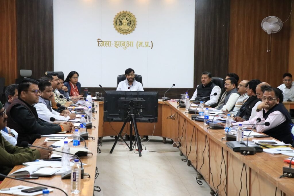 प्रभारी कलेक्टर द्वारा समयावधि पत्रों की ली गयी समीक्षा बैठक | New India Times