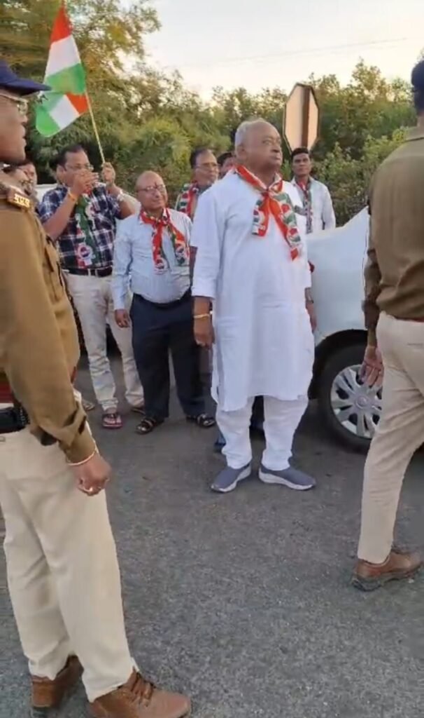 शासन के विरोध में विधानसभा घेराव के लिए पांढुरना से भोपाल के लिए रवाना हुए कांग्रेसी जत्थे को पुलिस ने रोका | New India Times