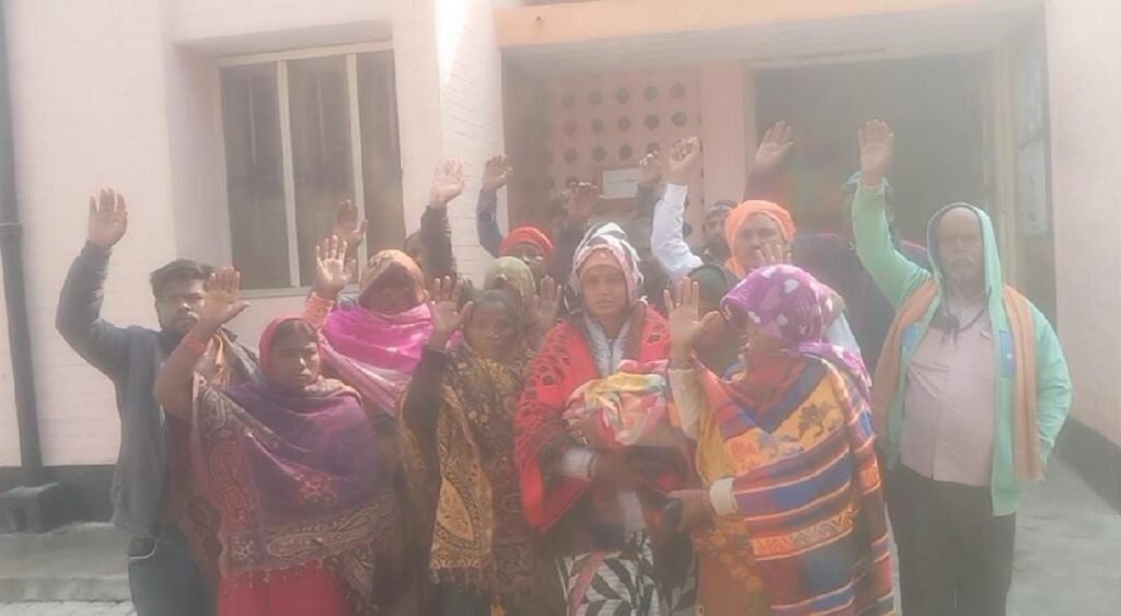 खीरों सीएचसी में गर्भवती महिला के मृत बच्चे के जन्म का मामला, नर्स पर लापरवाही और दुर्व्यवहार के आरोप | New India Times