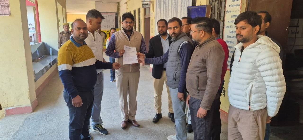 लेखपाल मनीष कश्यप की निर्मम हत्या की इटवा लेखपाल संघ ने निन्दा करते हुए मुख्यमंत्री के नाम एसडीएम को सौंपा ज्ञापन | New India Times