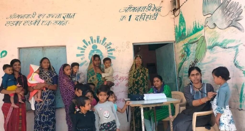 ग्रामीण क्षेत्र दही हांडी की आंगनवाड़ी में बच्चों का किया गया स्वास्थ्य परीक्षण | New India Times
