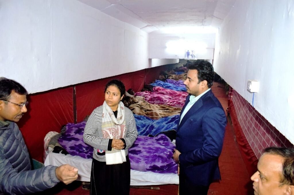 जिलाधिकारी ने रैन बसेरों का किया औचक निरीक्षण 3 जिलाधिकारी ने रैन बसेरों का किया औचक निरीक्षण | New India Times