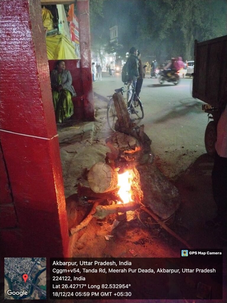 अकबरपुर नगर पालिका परिषद में ठंड से राहत पहुंचाने के लिए कई स्थानों पर की गई अलाव की व्यवस्था | New India Times