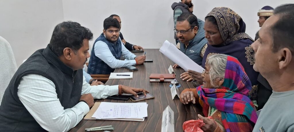 जिलाधिकारी डा0 राजागणपति आर0 की अध्यक्षता में तहसील समाधान दिवस कार्यक्रम हुआ सम्पन्न | New India Times