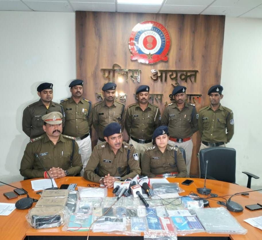 कोलार पुलिस ने फर्जी तरीके से बैंक खाता खरीदने बेचने वालों का पर्दाफाश कर 03 आरोपियों को किया गिरफ़्तार | New India Times
