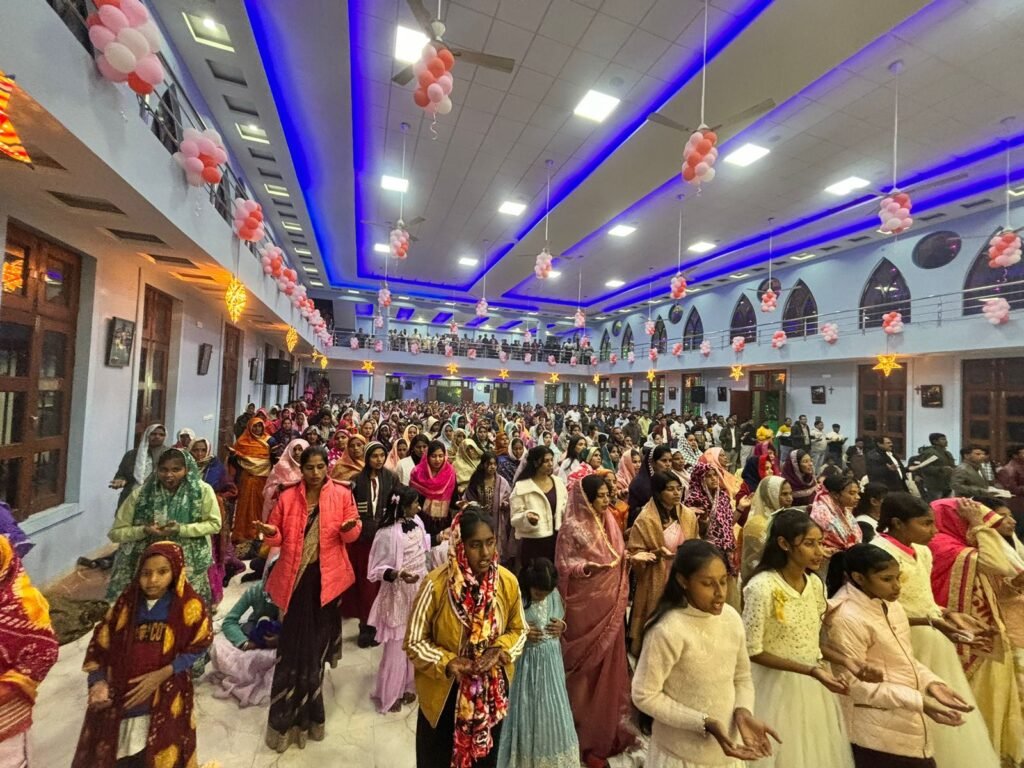 संत आर्नोल्ड चर्च मेघनगर में धूमधाम से मनाया गया क्रिसमस पर्व | New India Times