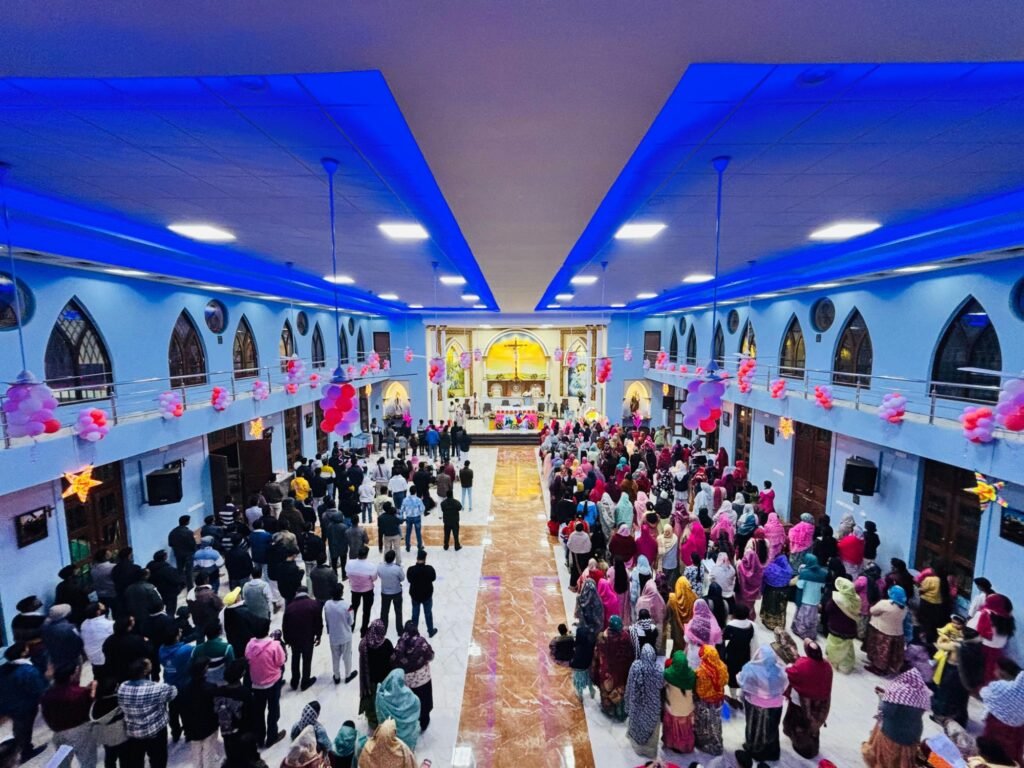 संत आर्नोल्ड चर्च मेघनगर में धूमधाम से मनाया गया क्रिसमस पर्व | New India Times