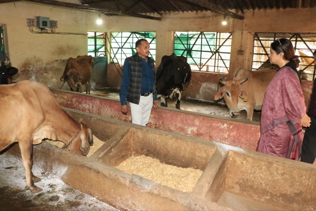 जिला कलेक्टर नेहा मीना ने किया झाबुआ कृषि विज्ञान केन्द्र का निरीक्षण | New India Times