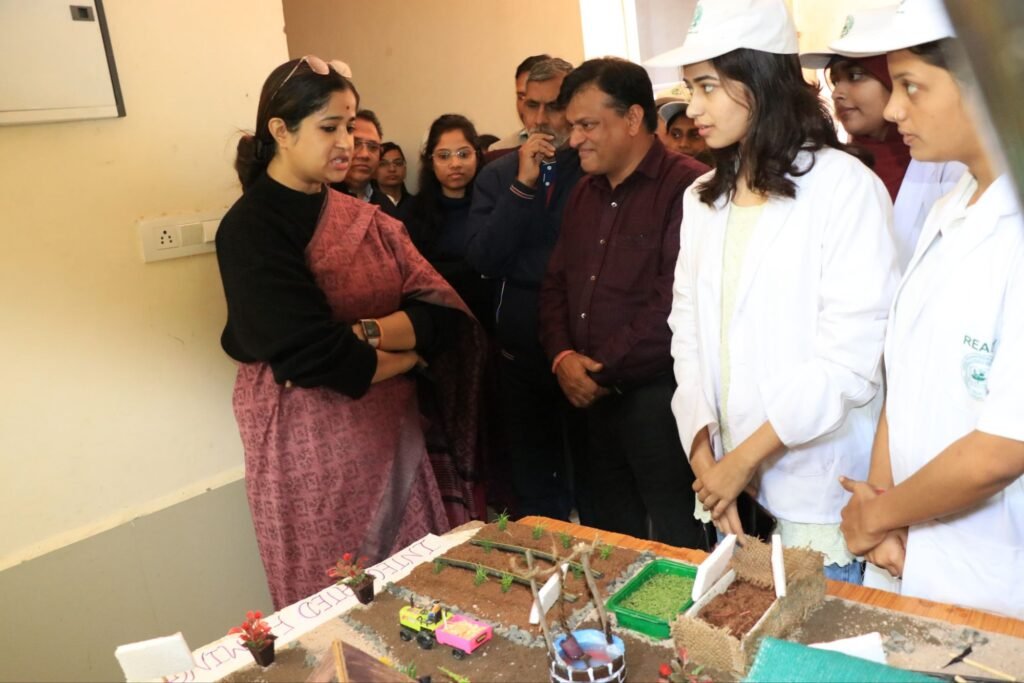 जिला कलेक्टर नेहा मीना ने किया झाबुआ कृषि विज्ञान केन्द्र का निरीक्षण | New India Times