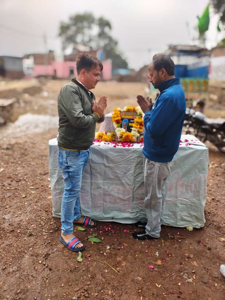 पूर्व प्रधानमंत्री डॉ मनमोहन सिंह जी को मौ ब्लॉक द्वारा दी गई श्रद्धांजलि | New India Times