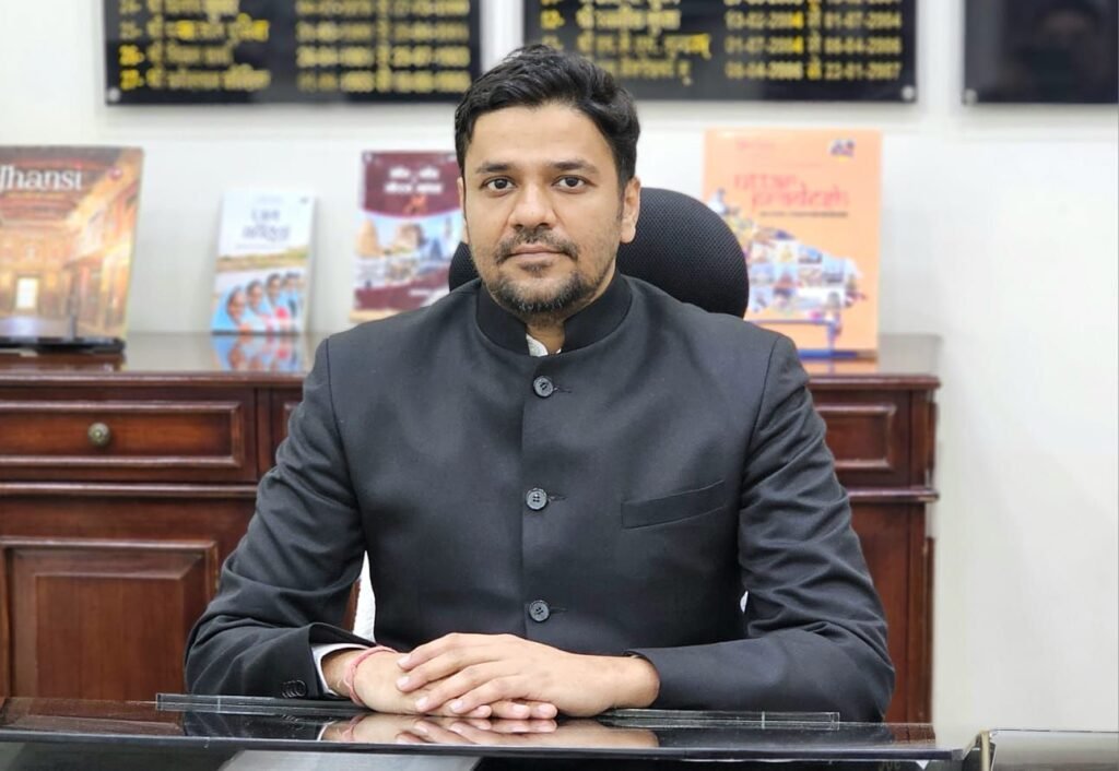 जिलाधिकारी ने ईसवी सन् 2025 के शुभारम्भ पर जनपदवासियों को हार्दिक बधाई देते हुए उनकी सुख-समृद्धि की मंगल कामना की | New India Times