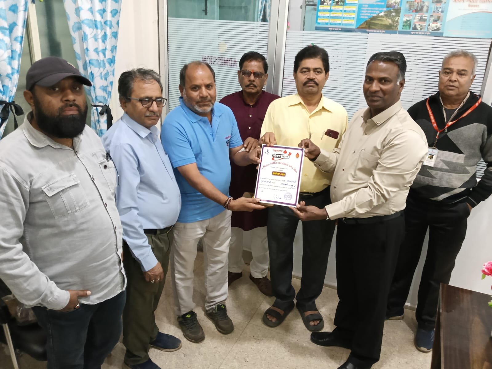 रोटरी किंग मेघनगर के समाज सेवी भरत भाई मिस्त्री का जन्मदिन रोटरी सदस्यों ने मनाया अलग अंदाज में, पड़ोसी ने पड़ोसी धर्म निभाते हुए किया रक्तदान | New India Times