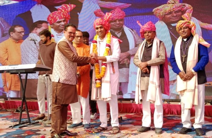 नव वर्ष एवं क्रिसमस महोत्सव की धूम, तीन दिवसीय कार्यक्रम में विधायक डॉ विक्रांत भूरिया, वीर सिंह भूरिया ने शिरकत कर क्रिसमस पर्व एवं नववर्ष की शुभकामनाएं एवं बधाई दी | New India Times