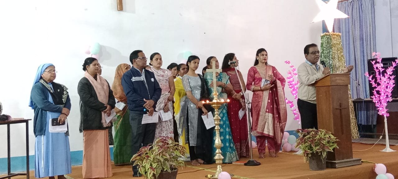 क्रिसमस एवं नव वर्ष की मिलन समारोह संत अर्नोल्ड चर्च मेघनगर में संपन्न | New India Times