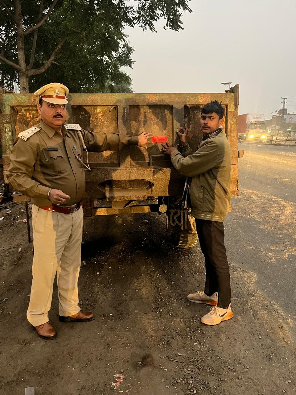 सड़क सुरक्षा माह के अंतर्गत सागरपाड़ा पर चलाया गया वाहन रिफ्लेक्टर अभियान | New India Times