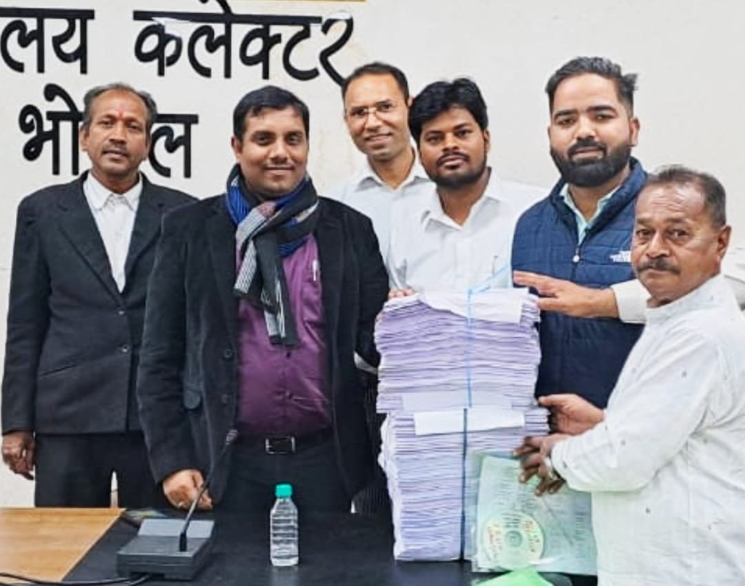 सीएम हेल्पलाइन पर प्राप्त शिकायतों का समयबद्ध निराकरण सुनिश्चित करें: कलेक्टर कौशलेंद्र विक्रम सिंह | New India Times