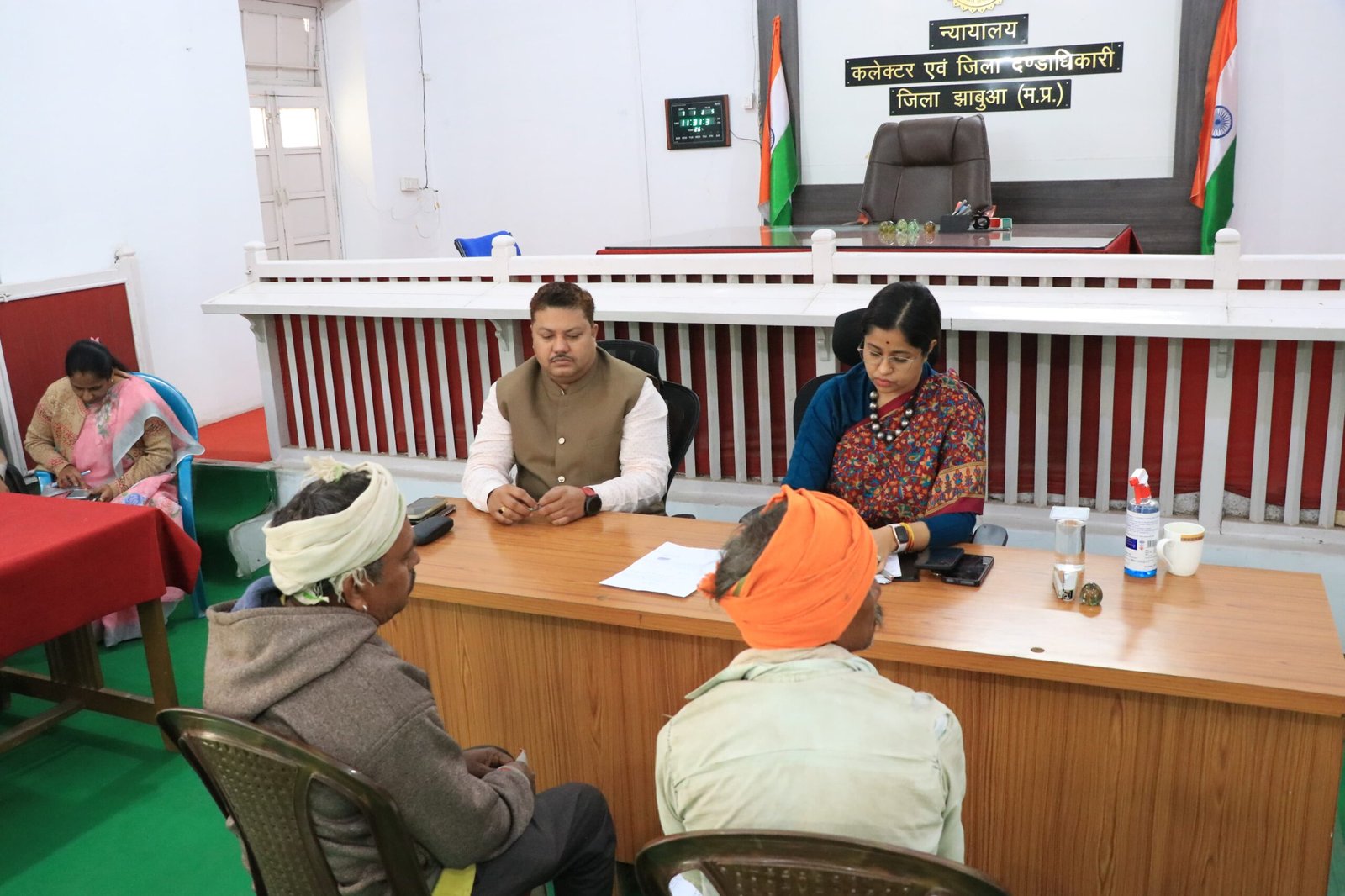 कलेक्टर द्वारा जनसुनवाई में प्राप्त आवेदनों के तत्काल निराकरण के दिए निर्देश | New India Times