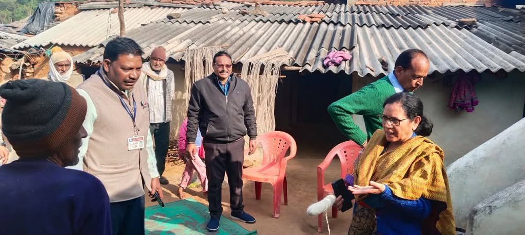 मैहर कलेक्टर पहुंची रामनगर के सुलखमां, हस्तशिल्प की मार्केटिंग की व्यवस्था करने के दिये निर्देश | New India Times