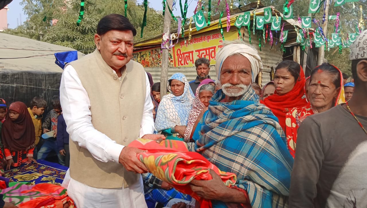 भागलपुर विधायक अजीत शर्मा ने सैकड़ों लोगों को बांटे कंबल | New India Times