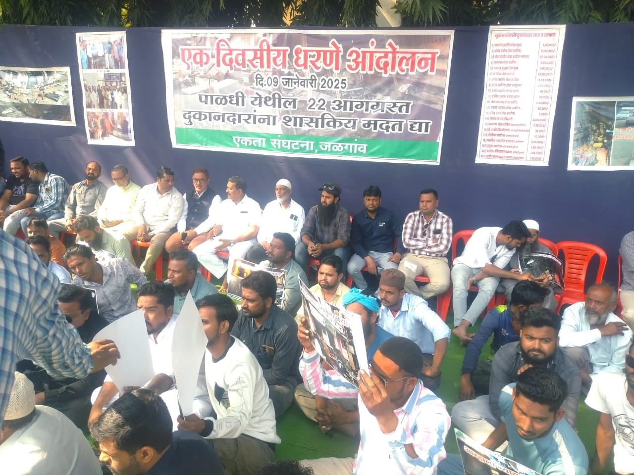 देवेन्द्र फडणवीस 2.0: पुलिस के खिलाफ़ वकीलों का काम बंद आंदोलन, सड़क पर उतरे दंगा पीड़ित | New India Times