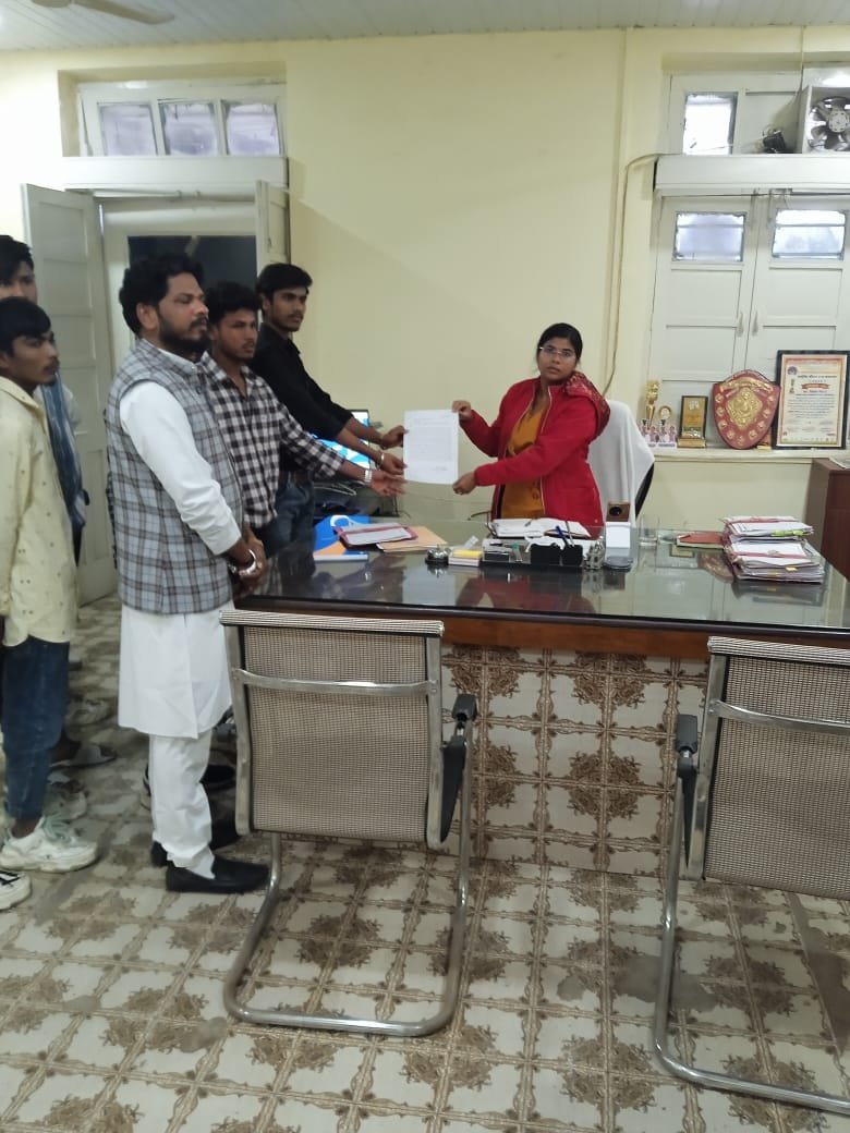 आदिवासी छात्र संगठन ने सहायक आयुक्त से मुलाकात कर ग्रामीण क्षेत्रों की स्कूलों की हालतों से कराया अवगत | New India Times