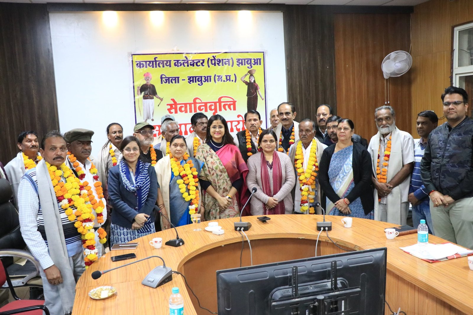 सेवानिवृत कर्मचारियों का सम्मान सह विदाई समारोह का आयोजन 1 सेवानिवृत कर्मचारियों का सम्मान सह विदाई समारोह का आयोजन | New India Times