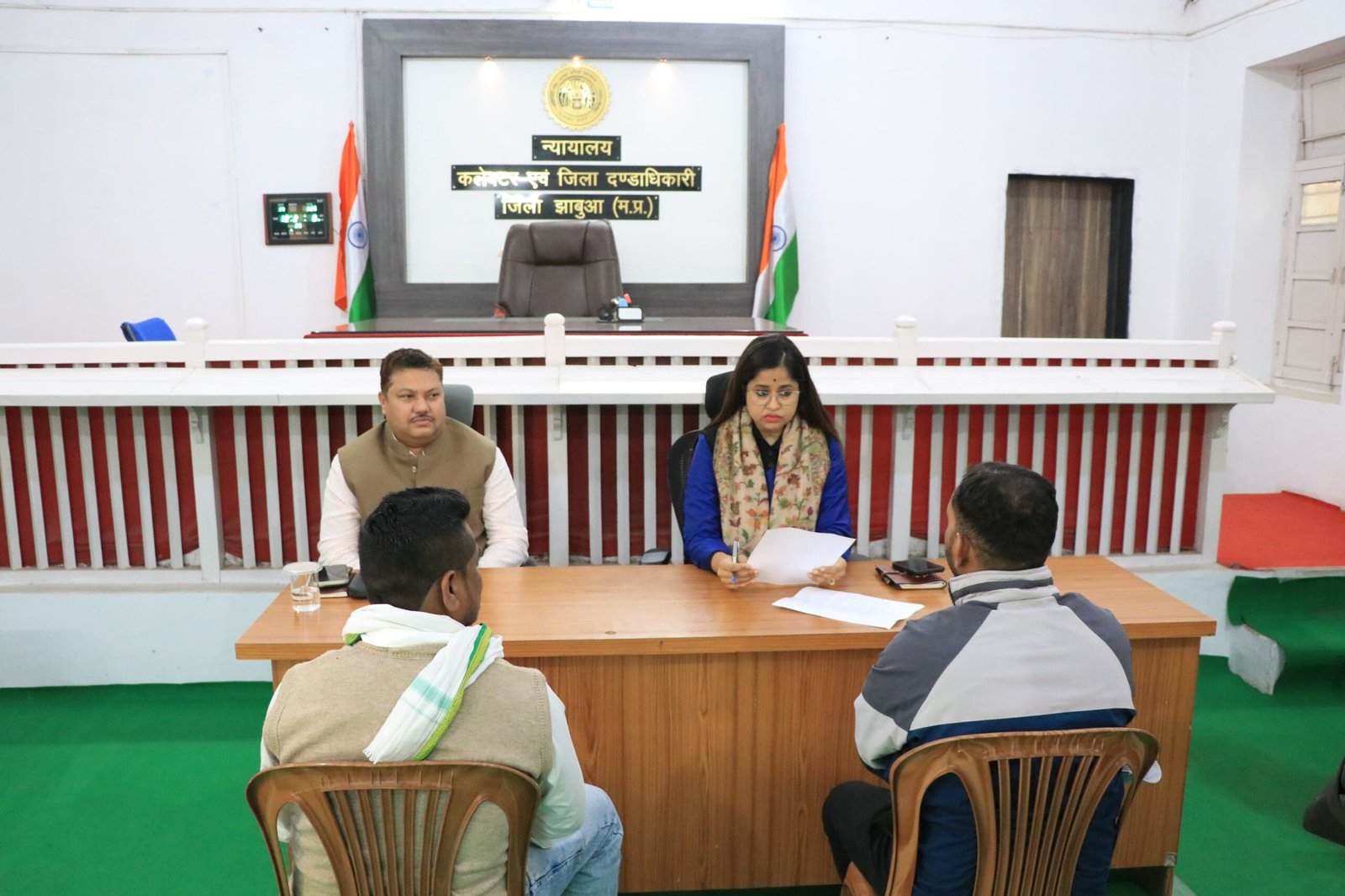 जनसुनवाई में कलेक्टर द्वारा प्राप्त आवेदनों के तत्काल निराकरण के दिए निर्देश, कलेक्टर द्वारा एक आवेदक को 10 हजार रूपये की आर्थिक सहायता राशि की गई प्रदान | New India Times