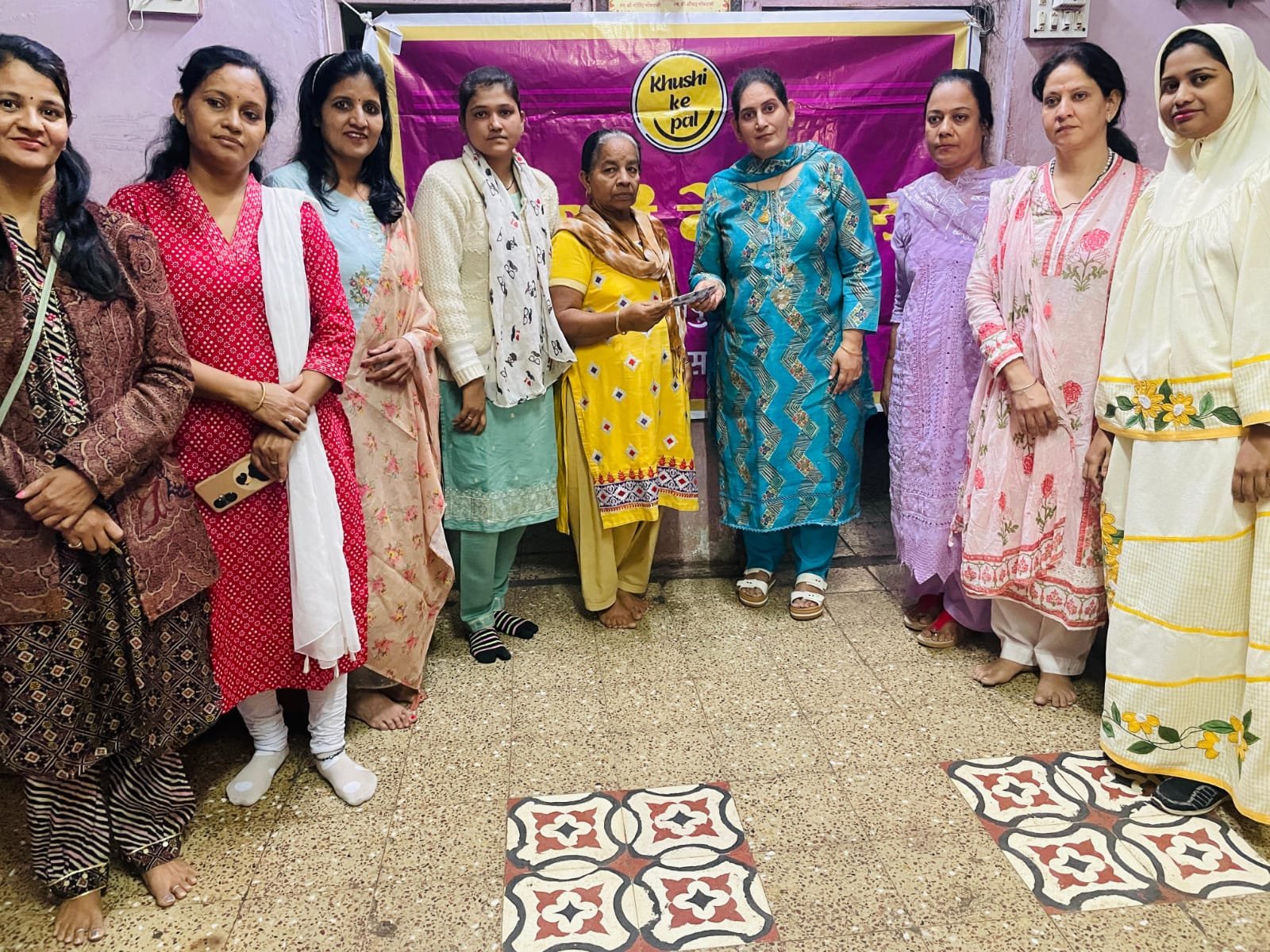 "खुशी के पल" संस्था विधवा महिला और उसकी बच्ची को इलाज एवं शिक्षा हेतु की मदद | New India Times