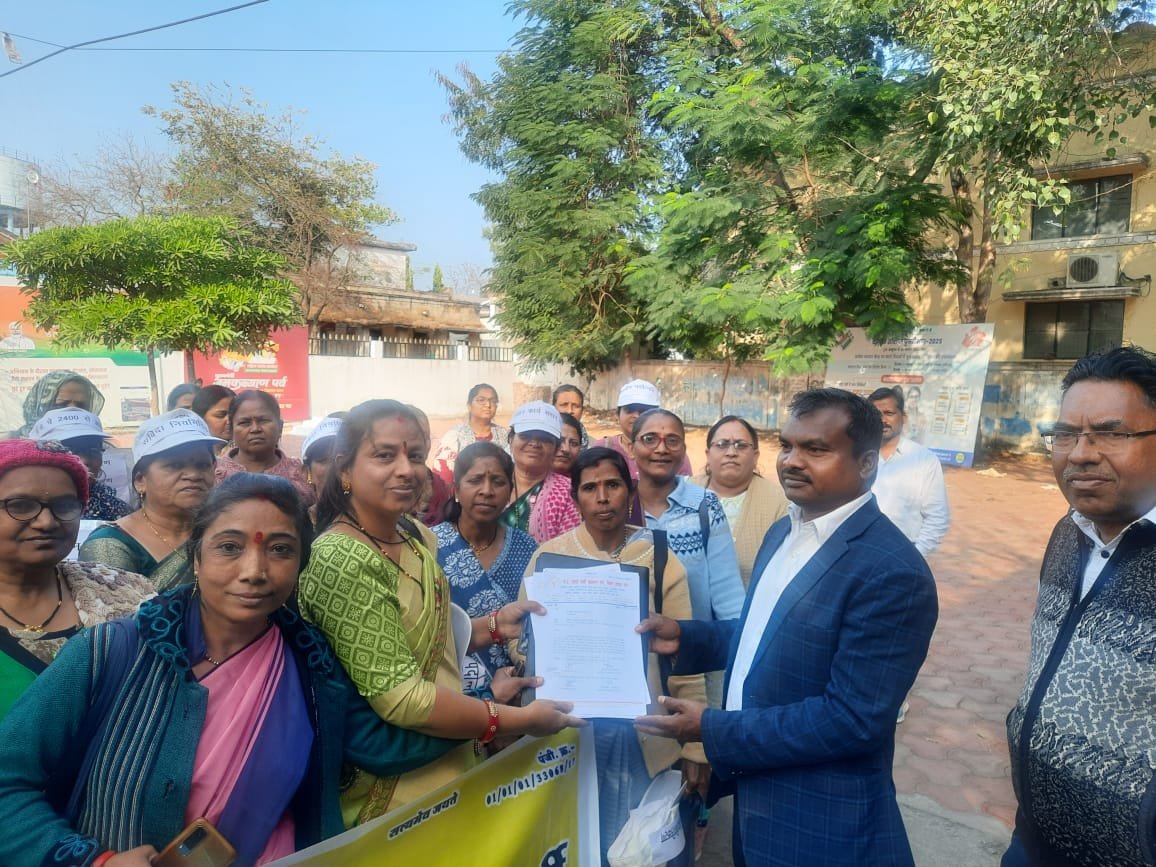 संविदा पर्यवेक्षक एवं नियमित पर्यवेक्षक, आंगनवाड़ी कार्यकर्ता, सहायिकाओं ने अपनी विभिन्न मांगों को लेकर मुख्यमंत्री के नाम तहसीलदार को सौंपा ज्ञापन | New India Times