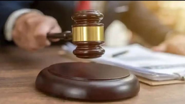 उच्च न्यायालय की अधिवक्ता विधि सिंह के तर्क पर सीधी ट्रायल कोर्ट ने आरोपी राहुल प्रजापति पर लगी गंभीर धाराओं से किया उनमुक्त | New India Times