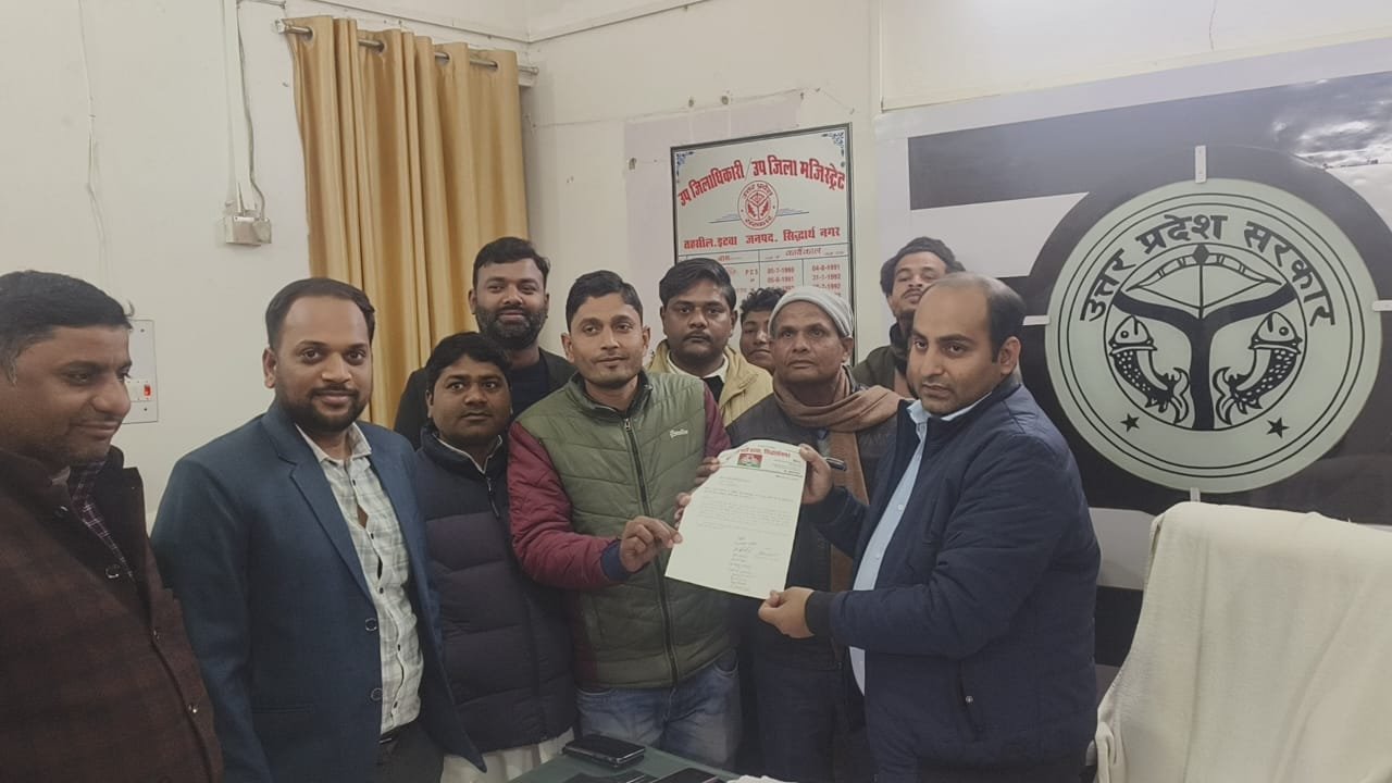 सपा पदाधिकारियों ने उपजिलाधिकारी को सौंपा ज्ञापन | New India Times