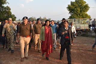 रीवा प्रशासन ने महाकुंभ यात्रियों की व्यवस्थाओं के लिए झोंकी ताकत, कलेक्टर एवं पुलिस अधीक्षक ने रीवा से चाकघाट तक व्यवस्थाओं की स्वयं की मॉनीटरिंग 1 रीवा प्रशासन ने महाकुंभ यात्रियों की व्यवस्थाओं के लिए झोंकी ताकत, कलेक्टर एवं पुलिस अधीक्षक ने रीवा से चाकघाट तक व्यवस्थाओं की स्वयं की मॉनीटरिंग | New India Times