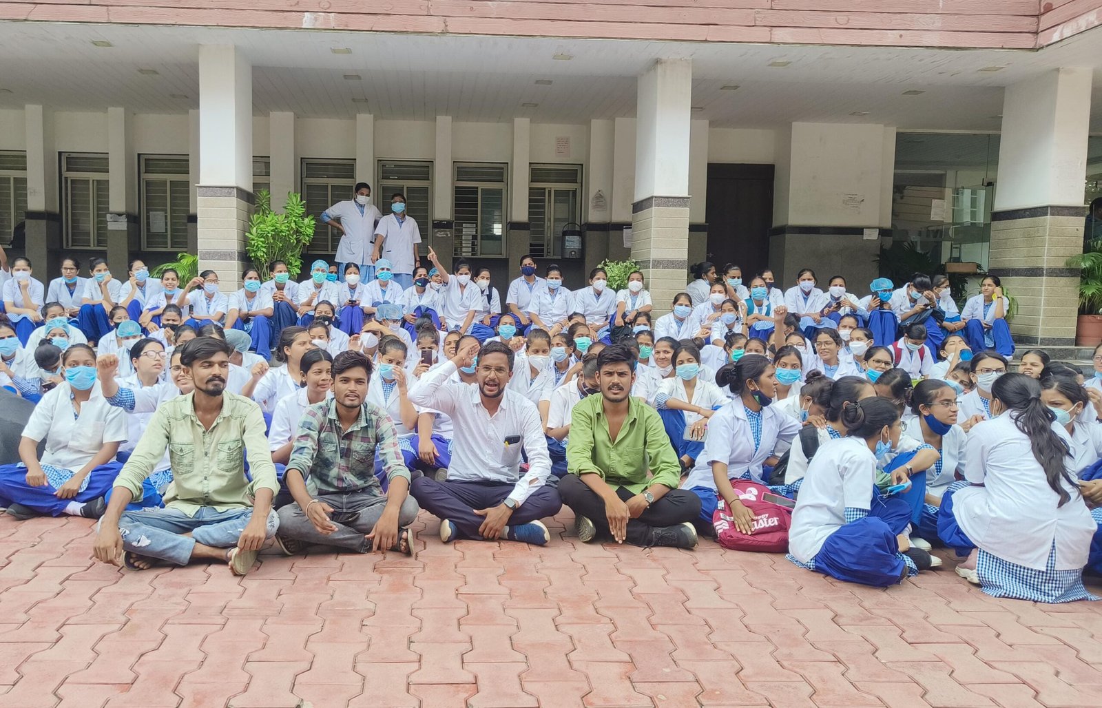 एनएसयूआई प्रदेश उपाध्यक्ष रवि परमार ने गांधी मेडिकल कॉलेज की डीन से की शिकायत, नर्सिंग फर्जीवाड़े में शामिल प्रोफेसर एवं नर्सिंग स्टाफ पर हो सख्त कार्रवाई | New India Times