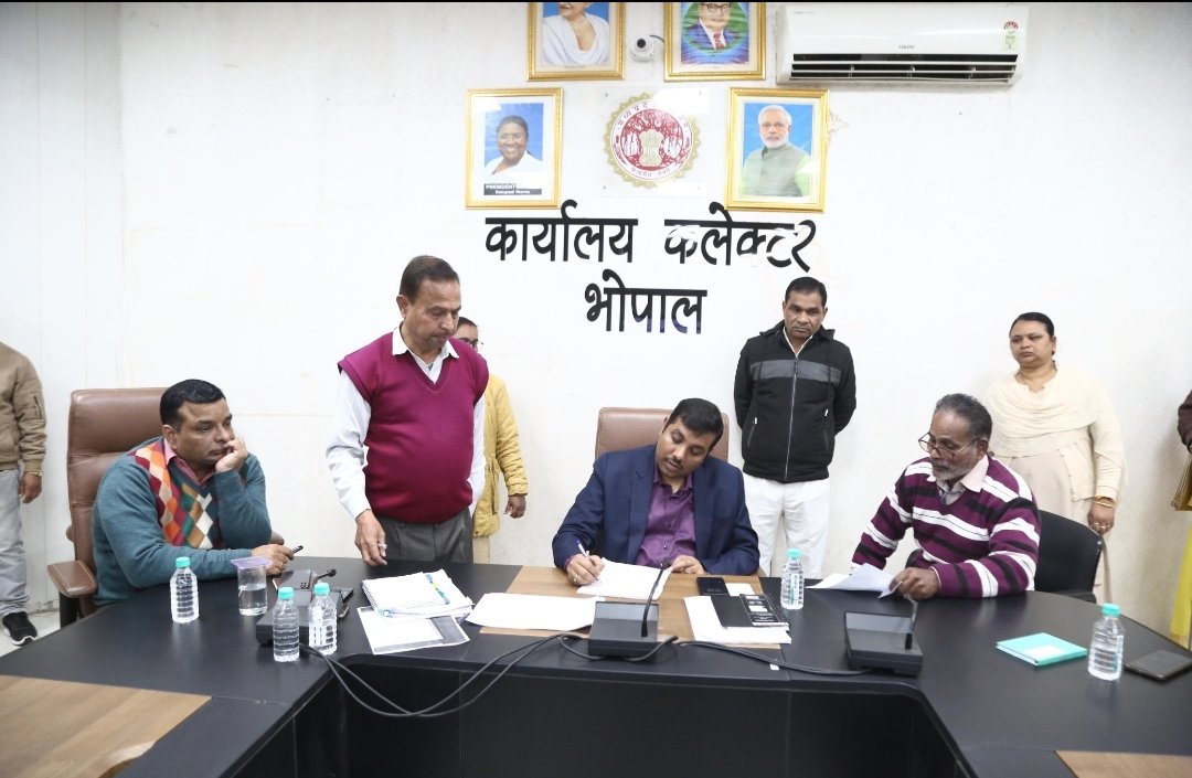 जनसुनवाई में अधिकारियों ने सुनी आवेदकों की समस्याएं | New India Times