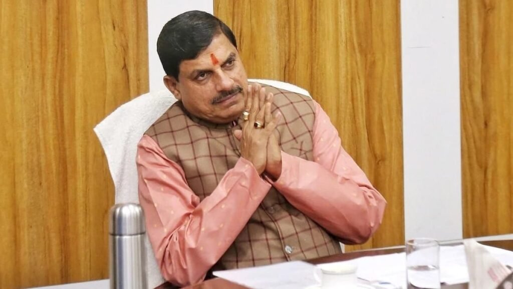 बीच मीटिंग में नाराज़ हुए सीएम मोहन यादव रीवा में एक को निलंबित एवं एक की सेवा समाप्त करने के दिए निर्देश | New India Times