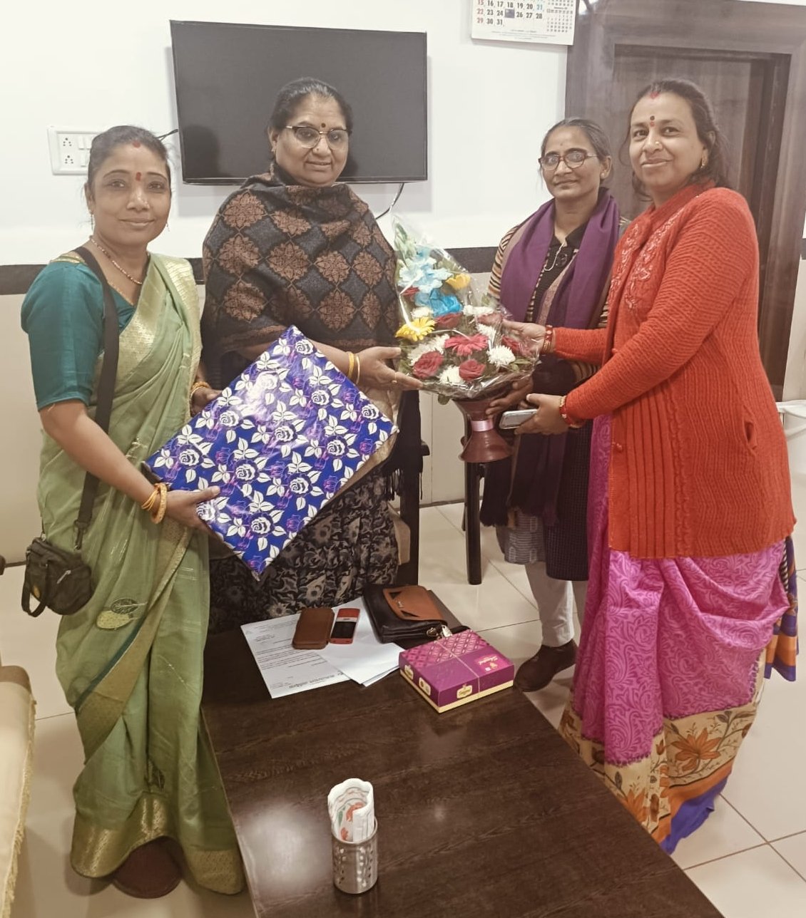 पर्यवेक्षक एवं कार्यकर्ताओं द्वारा महिला एवं बाल विकास मंत्री भूरिया को दिया ज्ञापन | New India Times