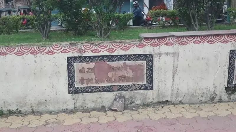 नगर निगम की लापरवाही के चलते राजधानी भोपाल का ऐतिहासिक इक़बाल मैदान अपना अस्तित्व खोता हुआ आ रहा है नज़र | New India Times