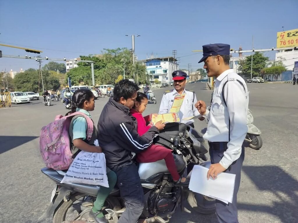 भोपाल यातायात पुलिस द्वारा 'परवाह' की थीम पर सड़क दुर्घटनाओं में कमी लाने के लिए चलाया जा रहा है जागरूकता अभियान | New India Times