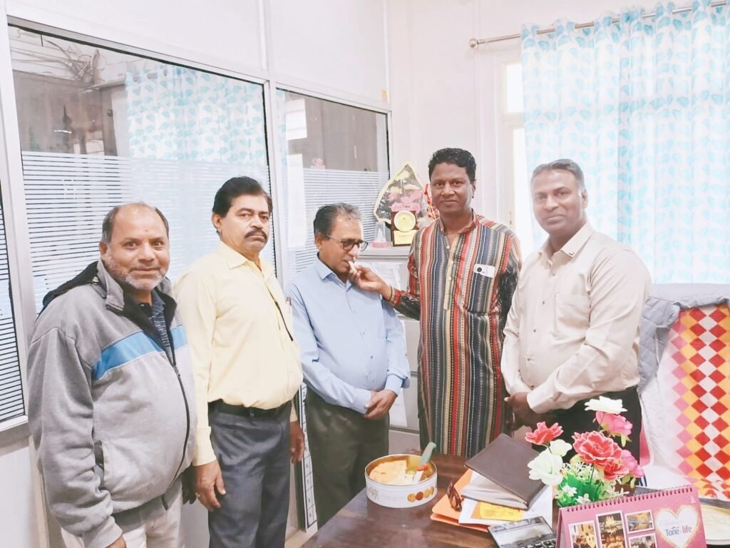 रोटरी किंग मेघनगर के समाज सेवी भरत भाई मिस्त्री का जन्मदिन रोटरी सदस्यों ने मनाया अलग अंदाज में, पड़ोसी ने पड़ोसी धर्म निभाते हुए किया रक्तदान | New India Times