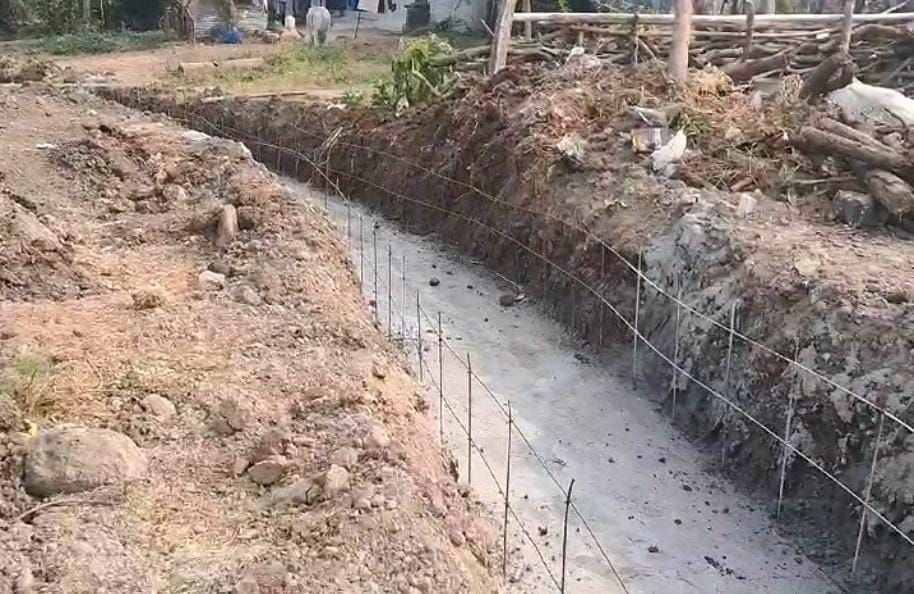 गुणवत्ताहीन हो रहा नाली निर्माण कार्य, रेत की जगह धूल भरी डस्ट का किया जा रहा है उपयोग | New India Times